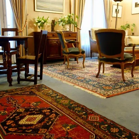 Appartement de 55 m2 très calme proche Tour Eiffel *